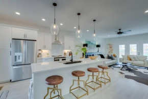 Luxurious 3 BR Distillery District Townhouse